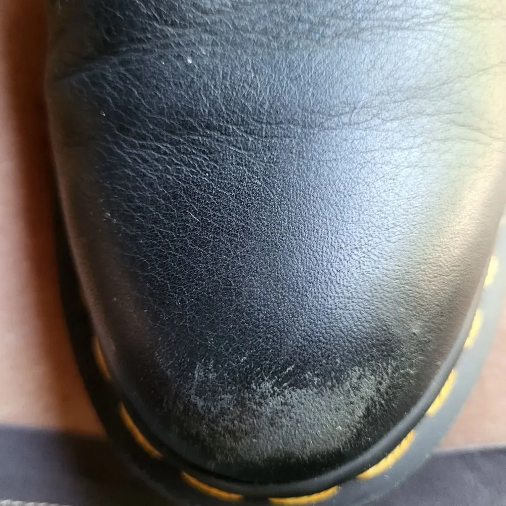 NWOT - Doc Martens - Size 8
